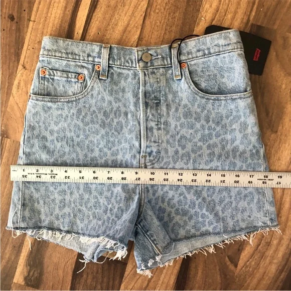 Levis Premium Ribcage Short Size 29 Super High Rise Button Fly Cut-Offs Wildcat